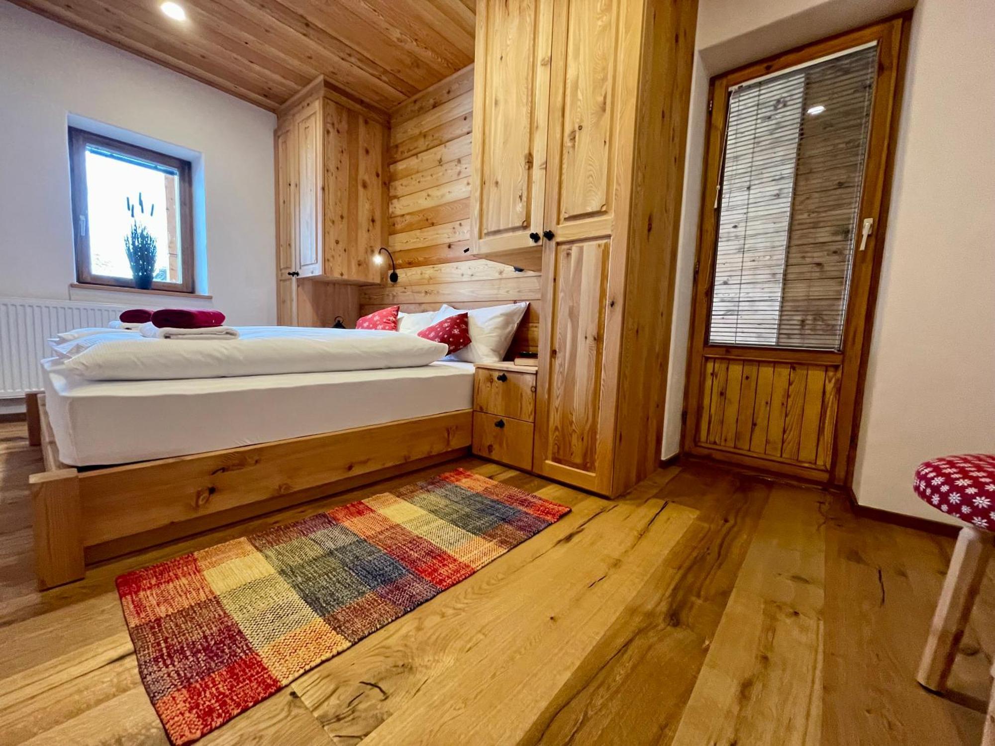 Hotel Surc Kranjska Gora Oda fotoğraf