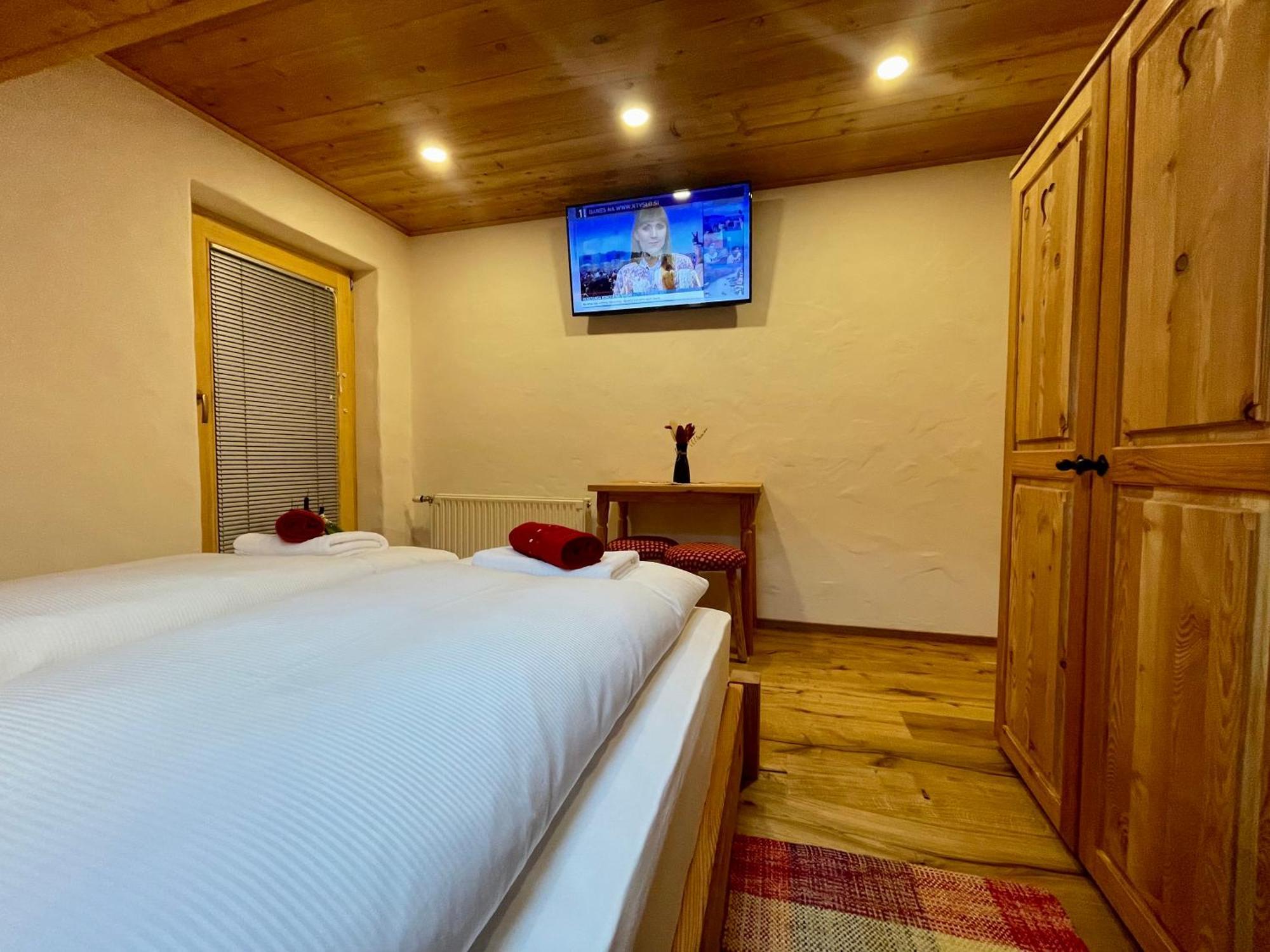Hotel Surc Kranjska Gora Oda fotoğraf